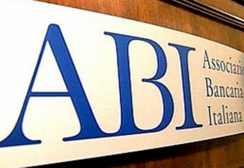 LA BANCA ANTICIPA LA CASSA INTEGRAZIONE LA BANCA ANTICIPA LA CASSA INTEGRAZIONE